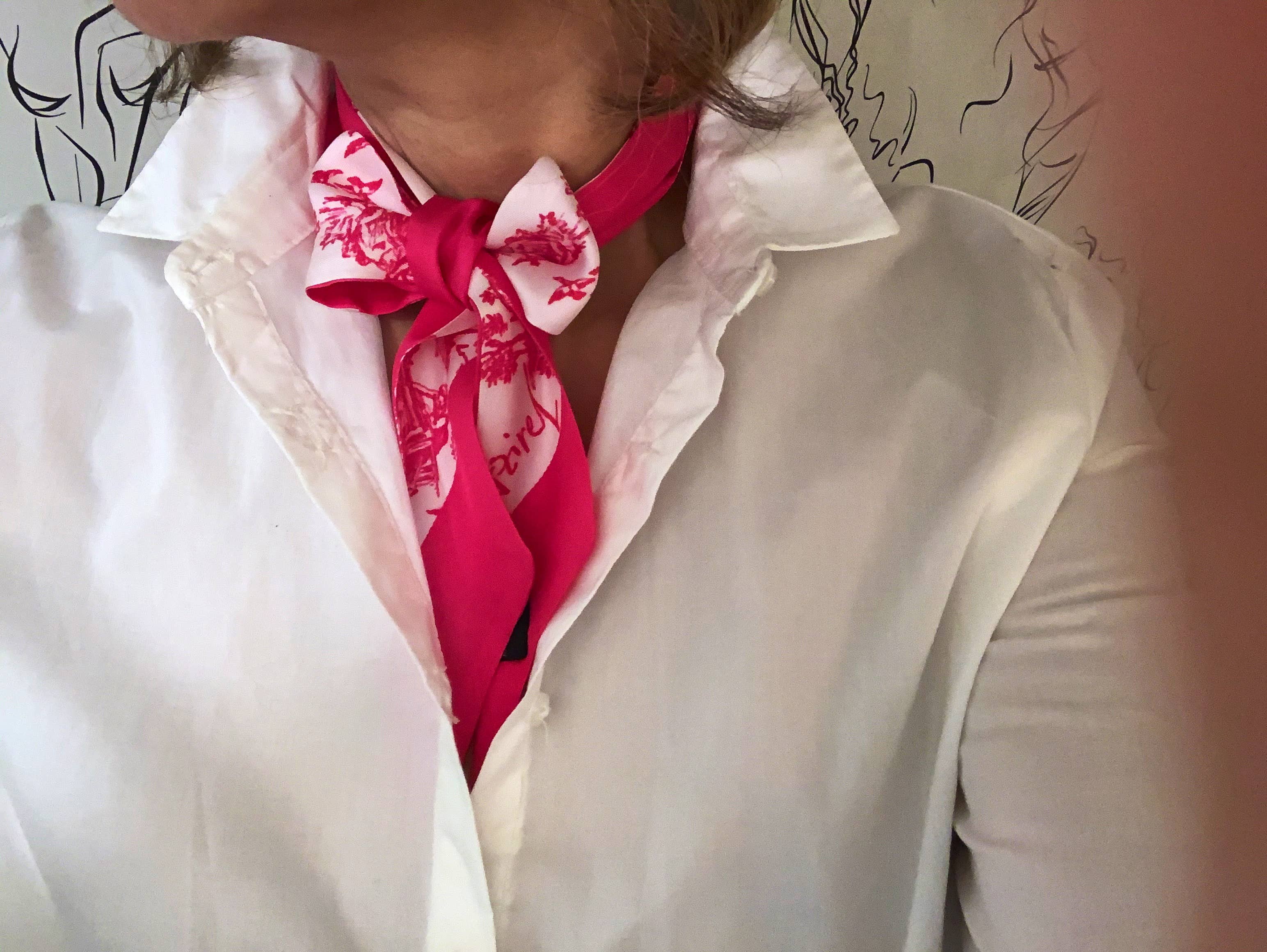 Malibu & Beyond Co /LENNOX MODE - Vendita all'ingrosso Sciarpa - Donna - Piccola e iconica sciarpa lunga sottile Twilly in seta con stampa toile7