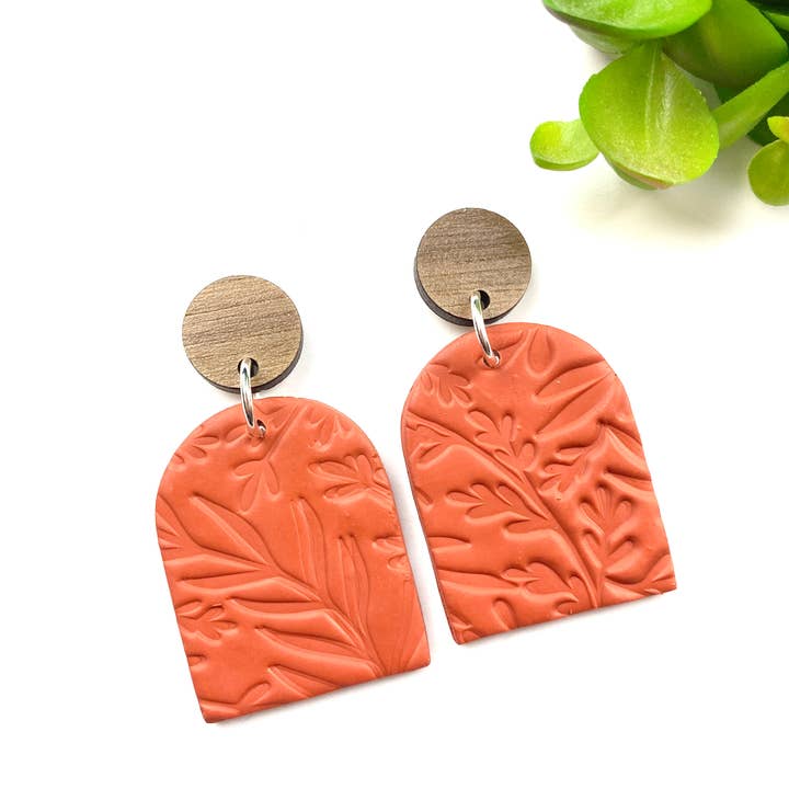 Pendientes de madera y arcilla boho de terracota para venta al por mayor de Anna Bannister with ReNue