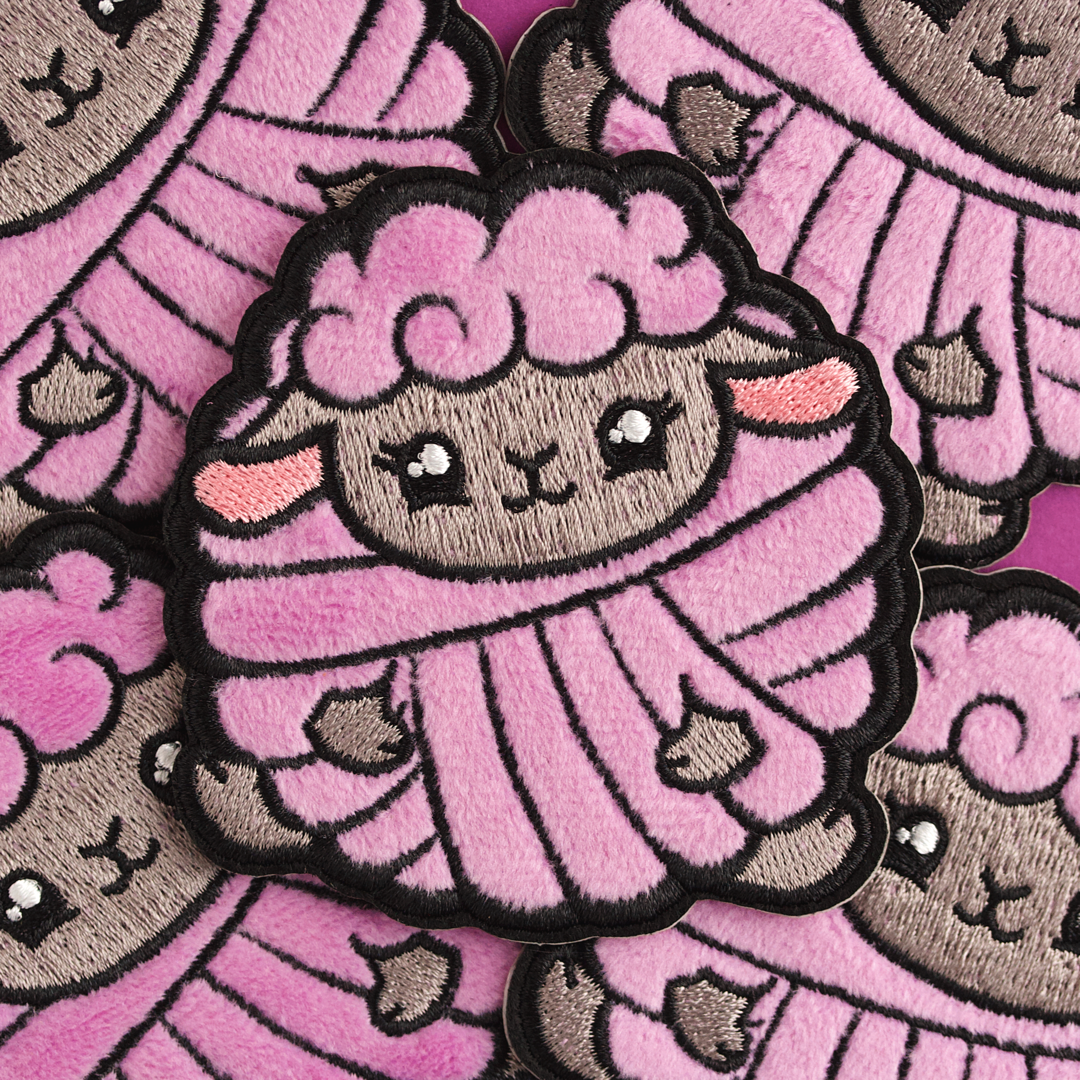 LuxCups Creative - Vendita all'ingrosso Toppe - Gomitolo di lana Baaa-ll Fuzzy Patch (IN VENDITA!)6