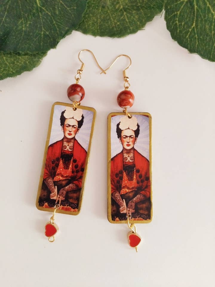 Pendientes colgantes de Frida Kahlo, pendientes de arte for wholesale by Wild & Free