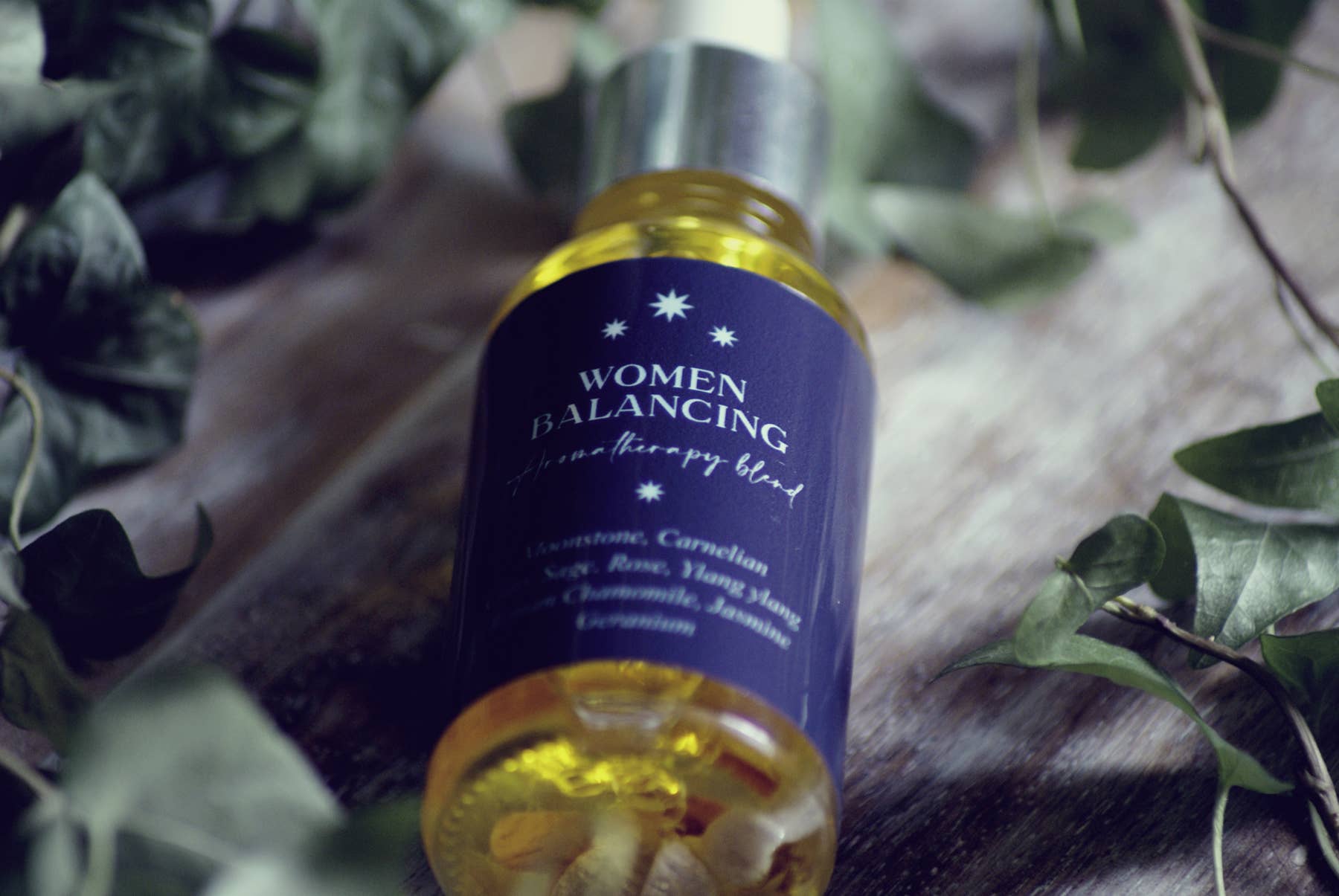 In Lumine Lunae - Wholesale Essential Oil - Women balancing aromatherapy pulse points oil3