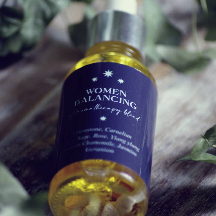 In Lumine Lunae - Wholesale Essential Oil - Women balancing aromatherapy pulse points oil3
