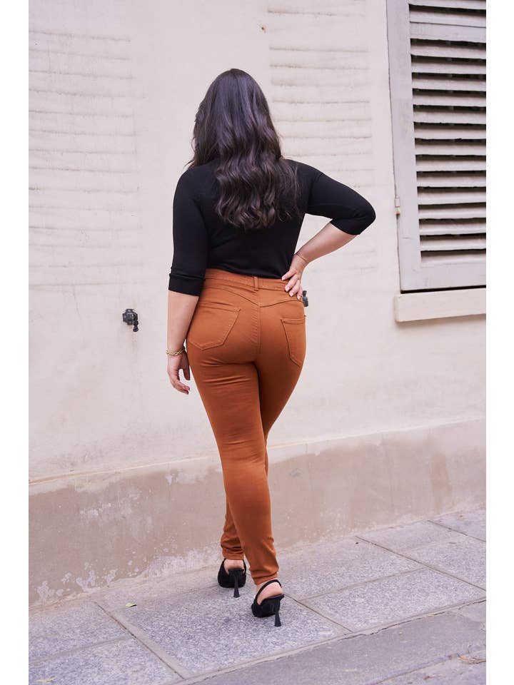 Oraije Paris - Wholesale Jeans - Women's - Chloe Jeans (Curvy)21