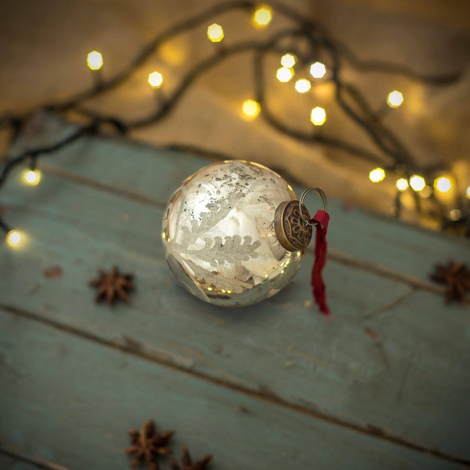 Moult – wholesale Ornament – Silver Etched Glass Baubles1