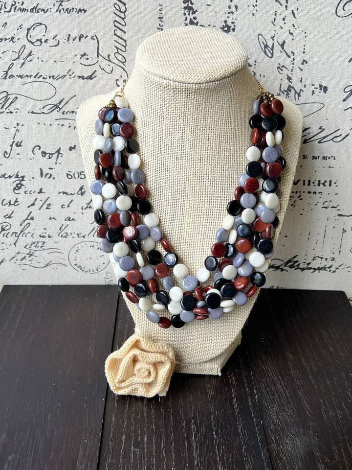 Collier chunky audacieux et multicolore en tagua Bijoux tendances mode automne Mode automne 2025s de mari Bijoux statement Art portable pour la vente par Galapagos Tagua