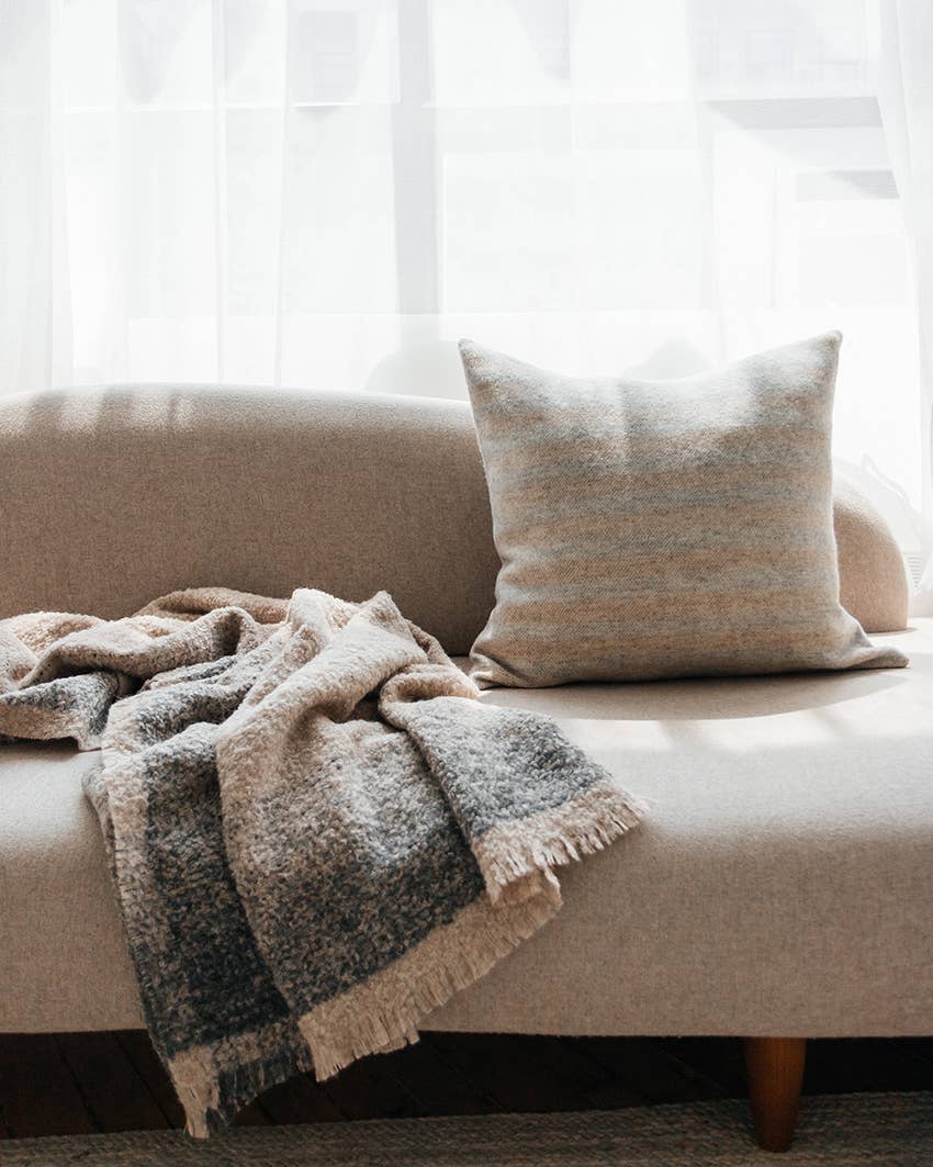 Linen Way Inc. - Wholesale Throw Blanket - Whitehorse Throw Oatmeal & Charcoal Border1