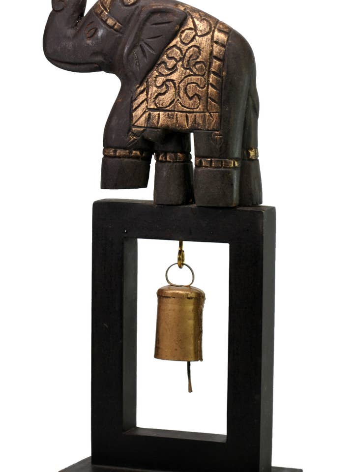 Figurine d'éléphant sur cadre avec cloche en bois doré antique 15" pour la vente par Spectrum Home Fashions, Inc.