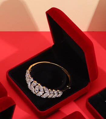 Zakka – wholesale Jewellery box/organiser – Velvet Jewelry Box Ring Pendant Necklace Earrings Burgundy2