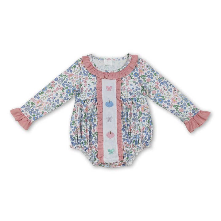 Barboteuse d'automne pour bébé à manches longues roses avec nœud floral et citrouille. pour la vente par Yawoo Garments