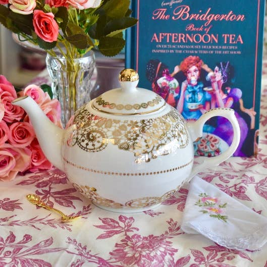 Teiera in porcellana fine con ricamo in pizzo in oro bianco per la vendita all'ingrosso da parte di All Little Cute Things