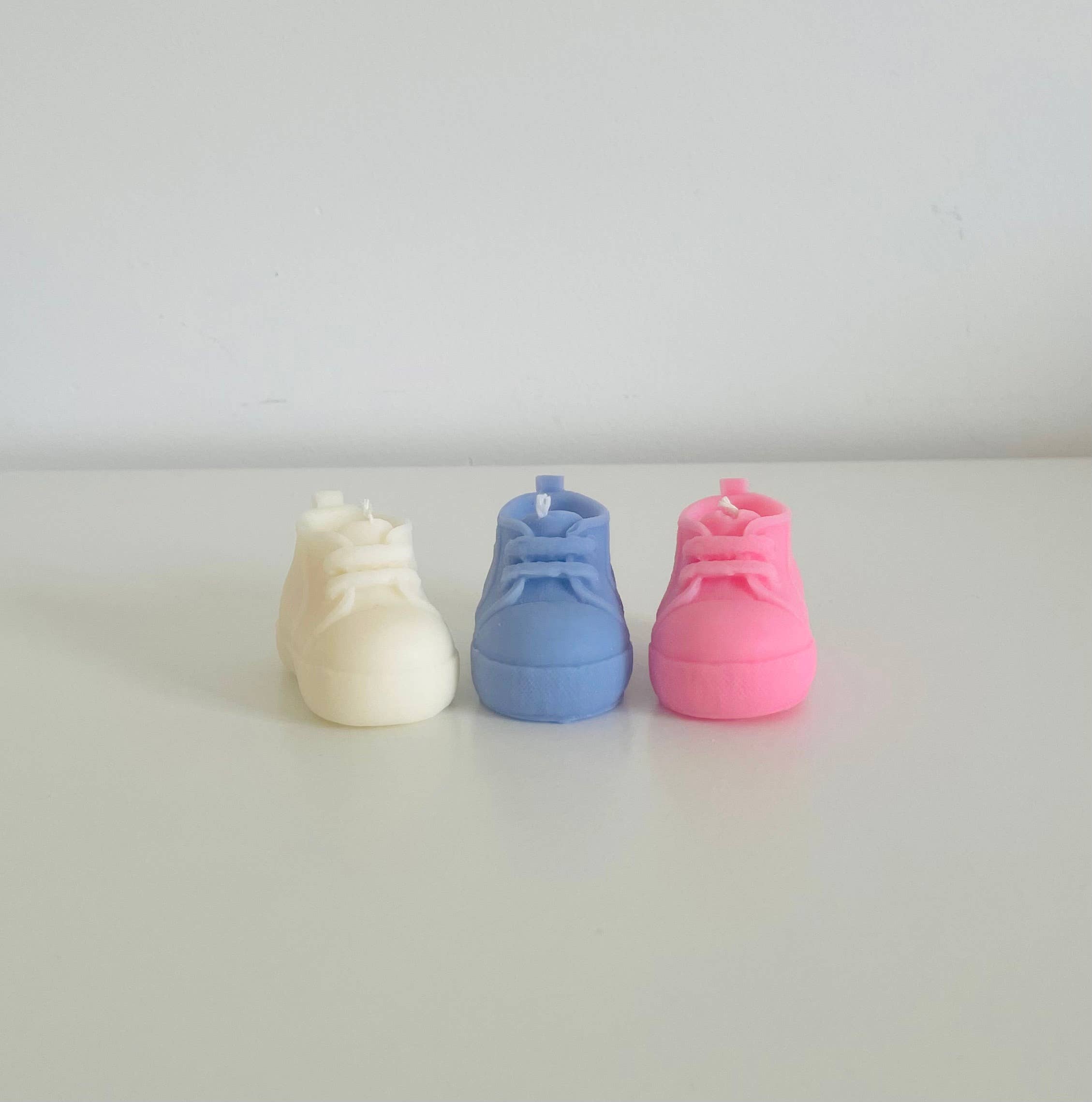 Sweet-Deco Creative - Wholesale Novelty Candle - Hand molded baby shoe candle1