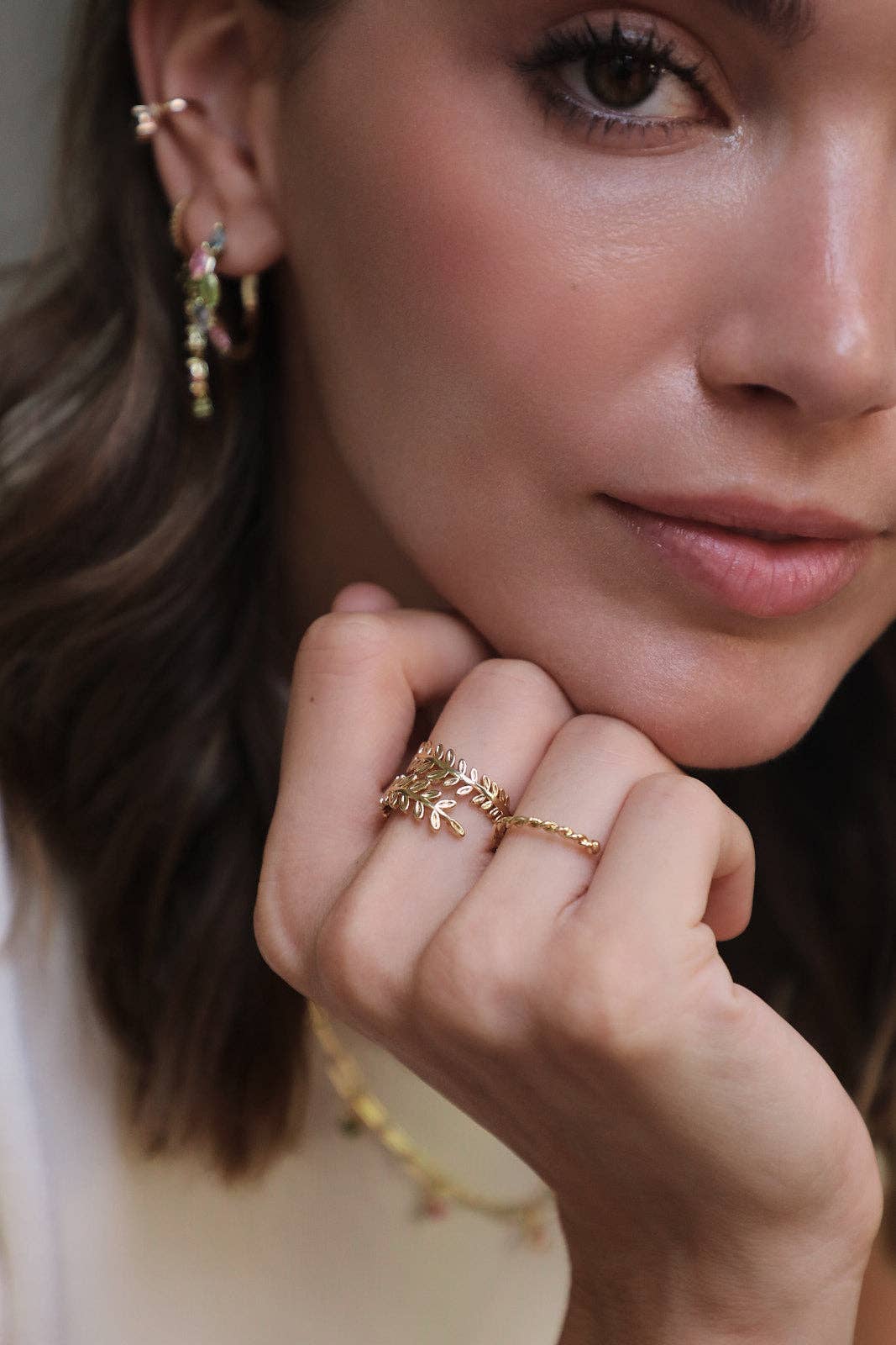 Waekura – Engroshandel Statementring – Marisa justerbar ring med laurbærbladmønster i 3 mikron guldbelægning1
