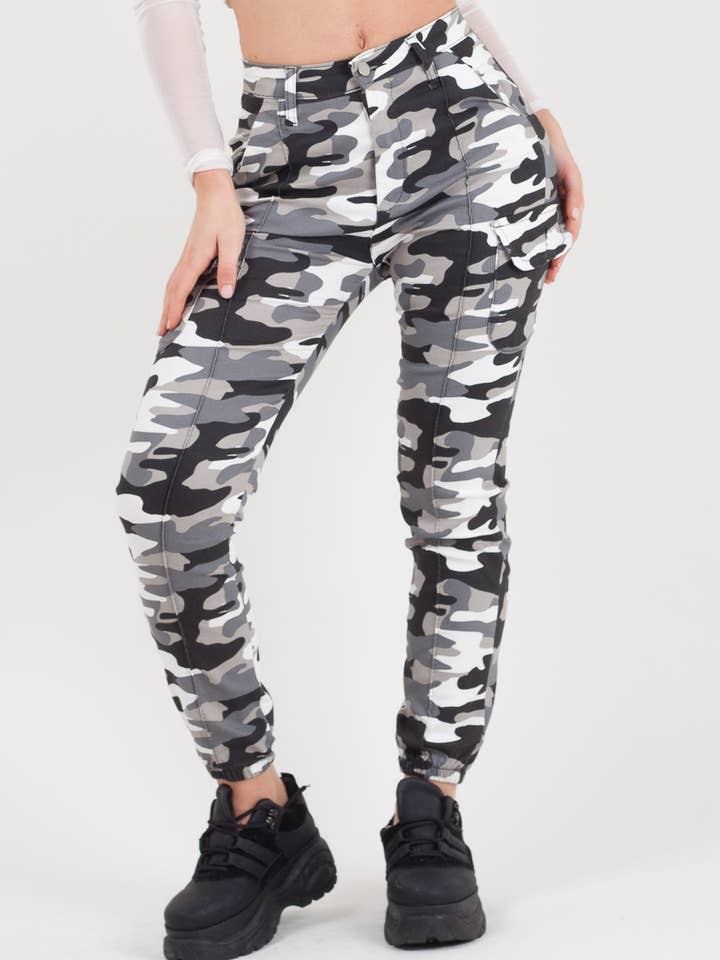 Camouflage cargobroek met manchetten voor wholesale door Stylewise Direct
