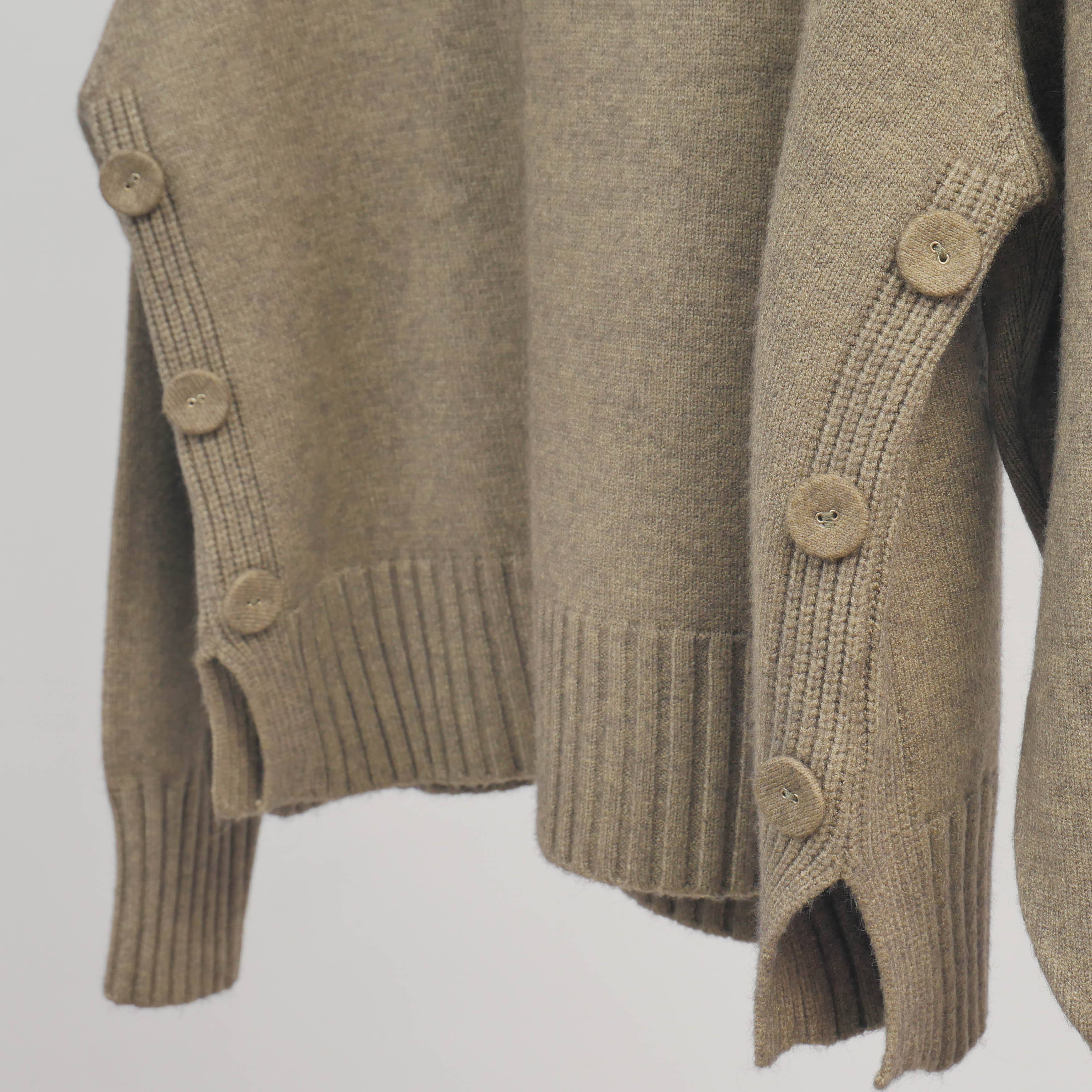 Cecile Wang - Wholesale Knit Sweater - Women's - High neck sweater with side buttons – HY120597