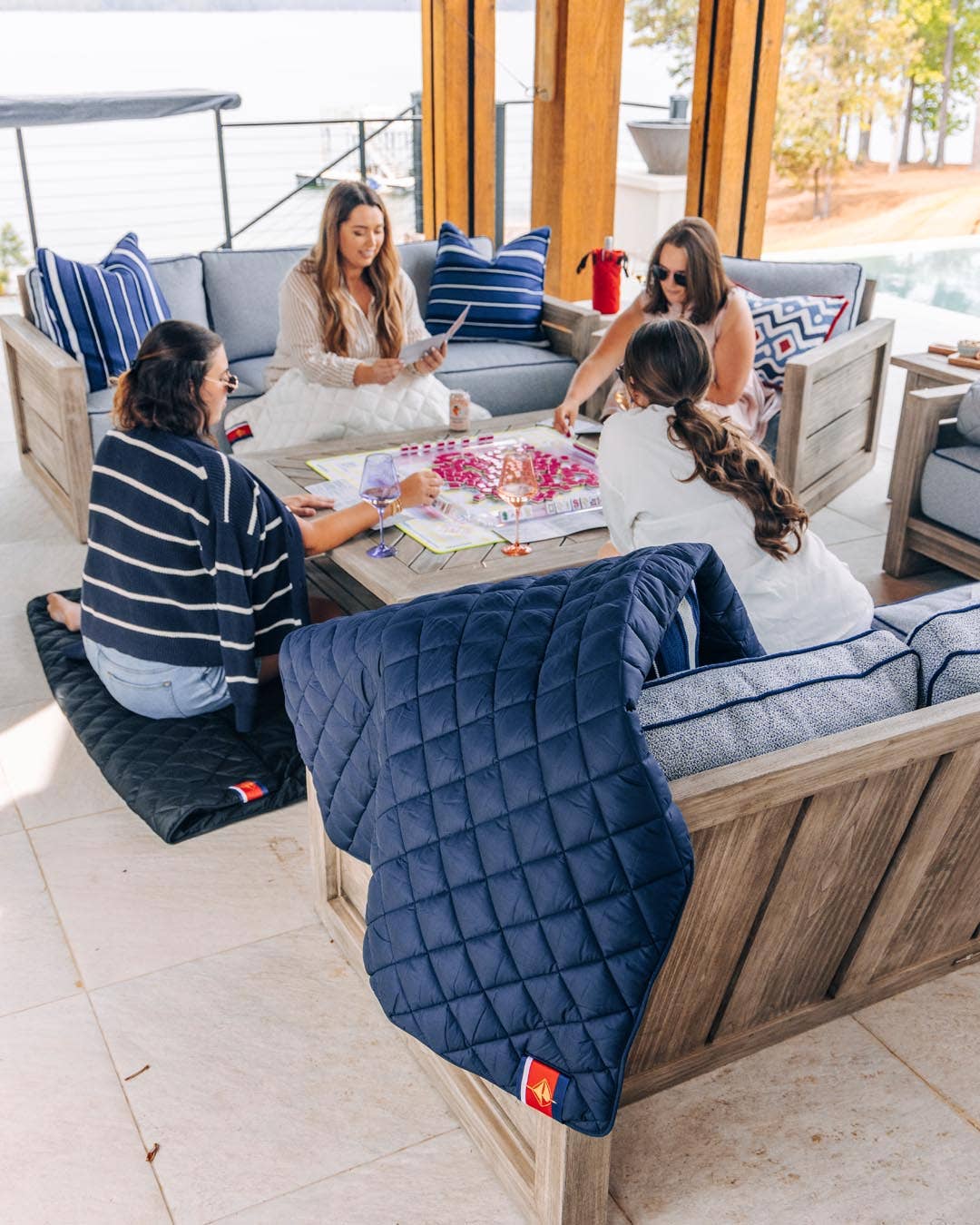 Pretty Rugged - Wholesale Throw Blanket - Waterproof Puffer Blanket with Pockets | Pretty Rugged20