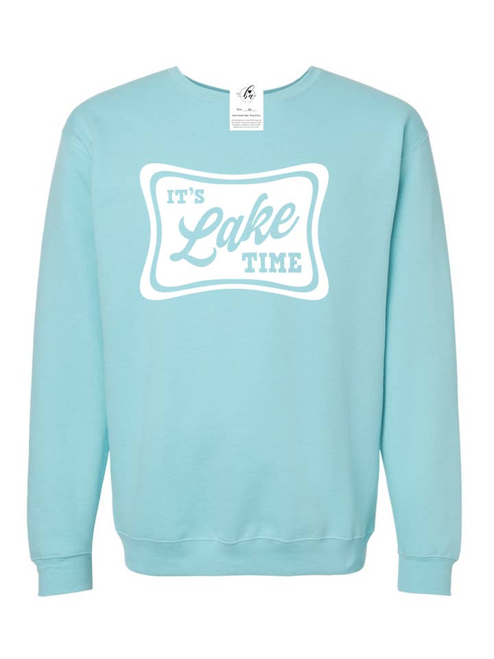 Pull ras du cou confortable "It's Lake Time" pour la vente par Blonde Ambition Apparel & Designs
