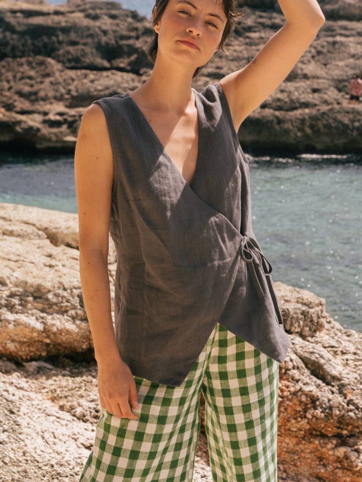 AmourLinen - Wholesale Blouse - Women's - Blanca sleeveless linen top10