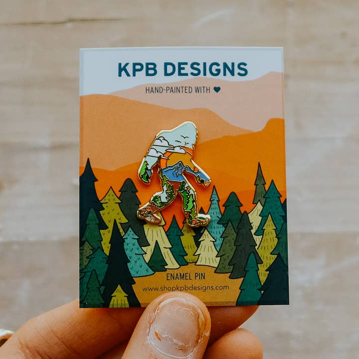 Épingle à revers en émail Sasquatch au coucher du soleil pour la vente par Sticker Girl