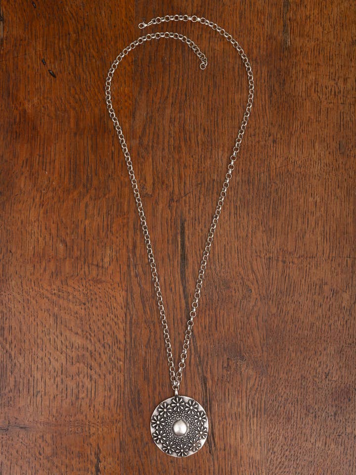 Collana a catena di margherite per la vendita all'ingrosso da parte di TABOO FASHION