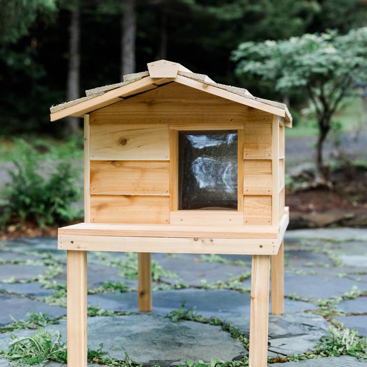UnderCover Pet Houses - Vente Panier – chat et chien - Grande maison pour chat d'extérieur avec terrasse et toit prolongé1