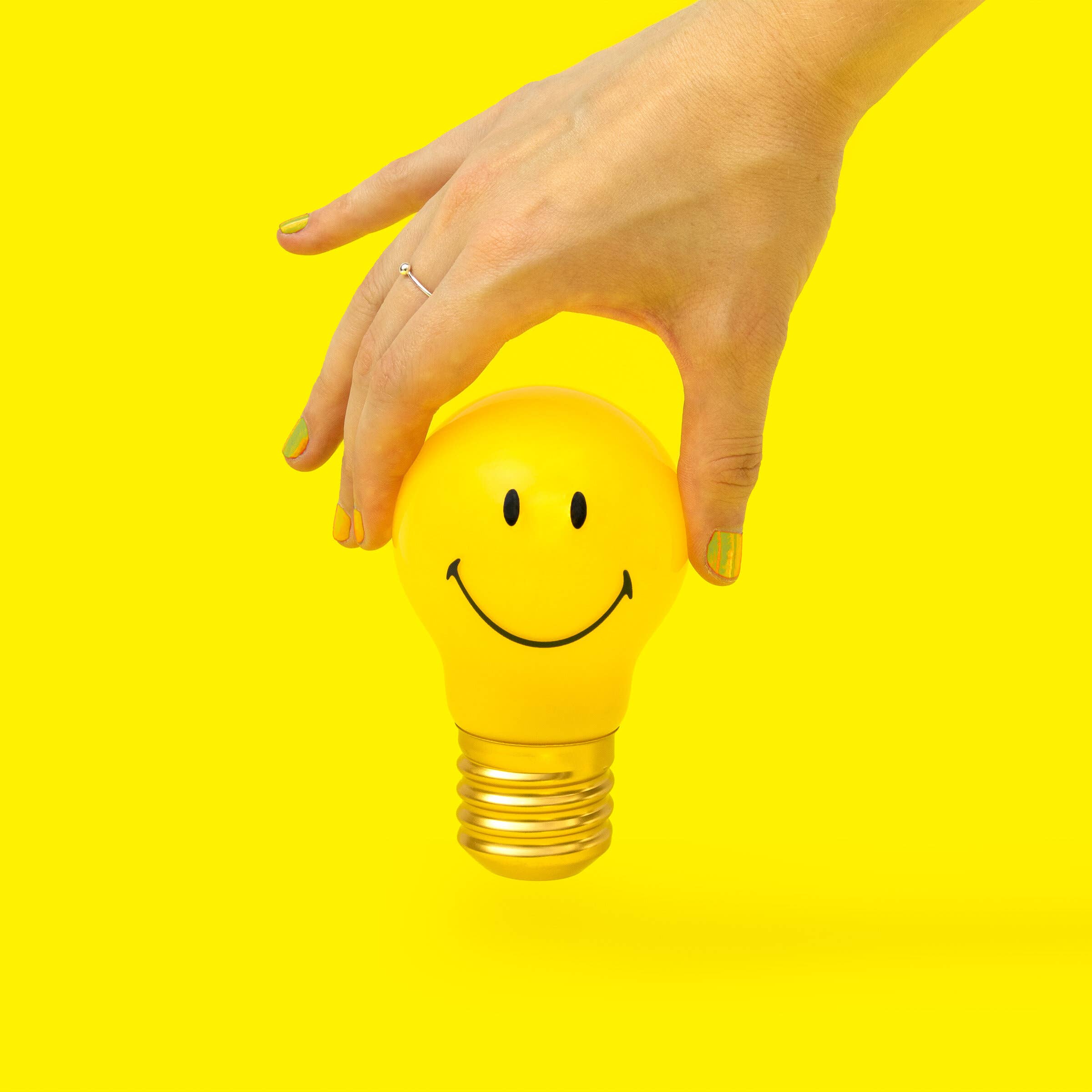 SUCK UK Ltd - USA - Wholesale Accent/Desk Lamp - Cordless Smiley® Lightbulb4