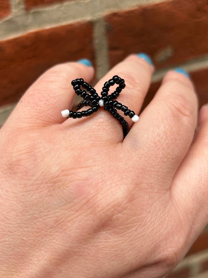 Anello con fiocco di perline impilabile Anello riempitivo per calze per la vendita all'ingrosso da parte di Alien Bratz