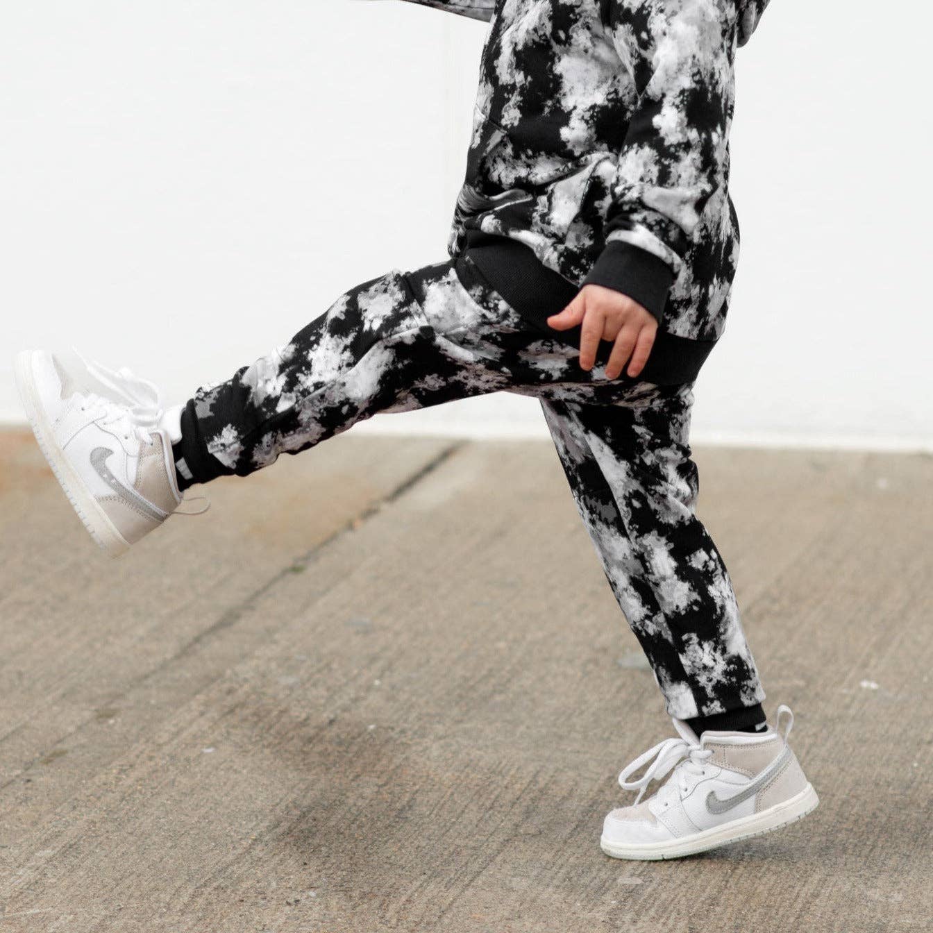 millie + roo LLC - Wholesale Lounge Sweatpants/Joggers - Kids - JOGGERS- Black Tie Dye Bamboo French Terry3