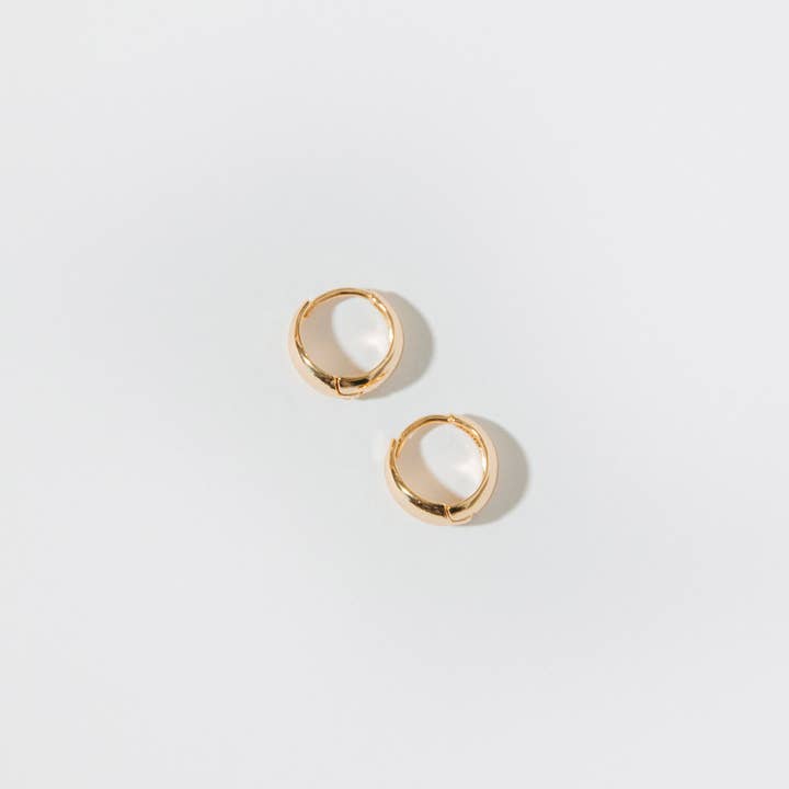 Sydney Rose Co. - Vendita all'ingrosso Orecchini a cerchietto - Huggie Hoops a forma di goccia6