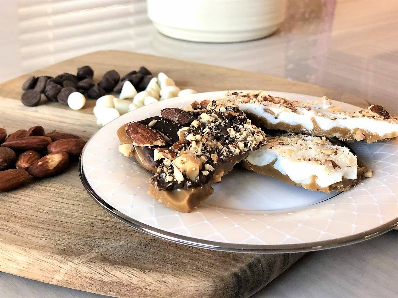 Jensen Toffee Company - Vendita all'ingrosso Toffee - Toffee con mandorle e cioccolato bianco4