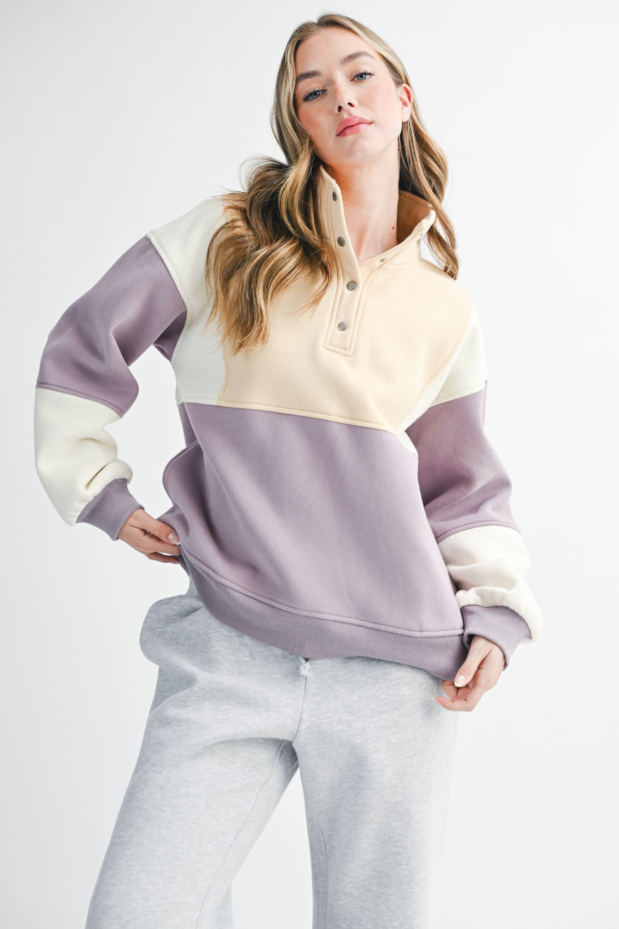 AEMI + CO – wholesale Sweatshirt - Dam – 992EK Glo colorblock-tröja med tryckknappar33