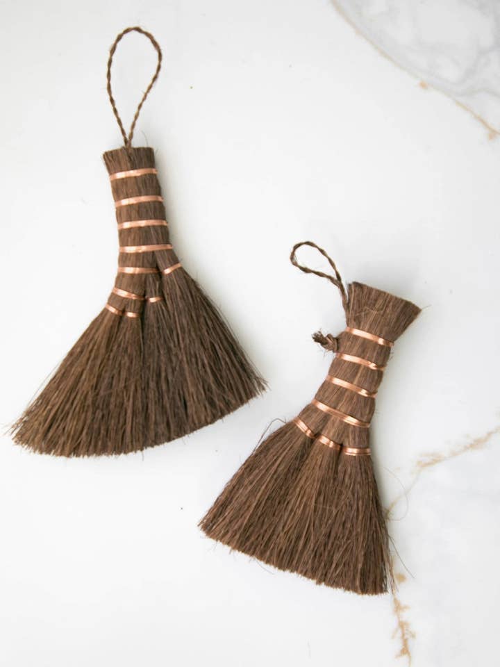 Natural Palm Brush for wholesale by Fodory