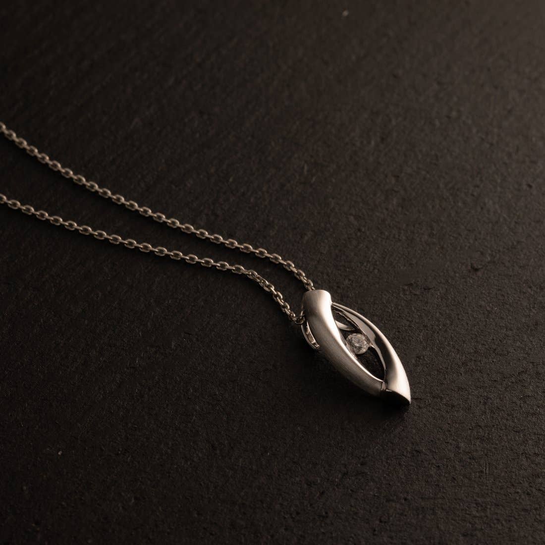 Peliani - Wholesale Pendant/Charm Necklace - Sterling Silver Open Leaf Pendant Hypoallergenic2