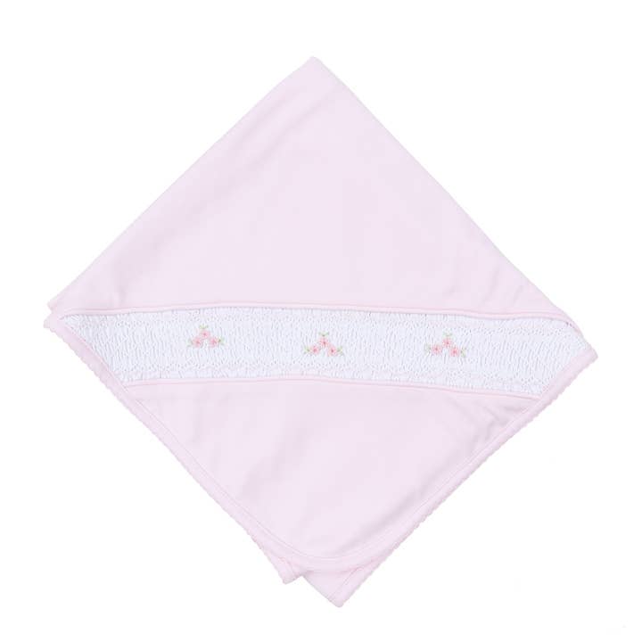 Couverture de réception smockée Willow's Classics - Rose pour la vente par Magnolia Baby