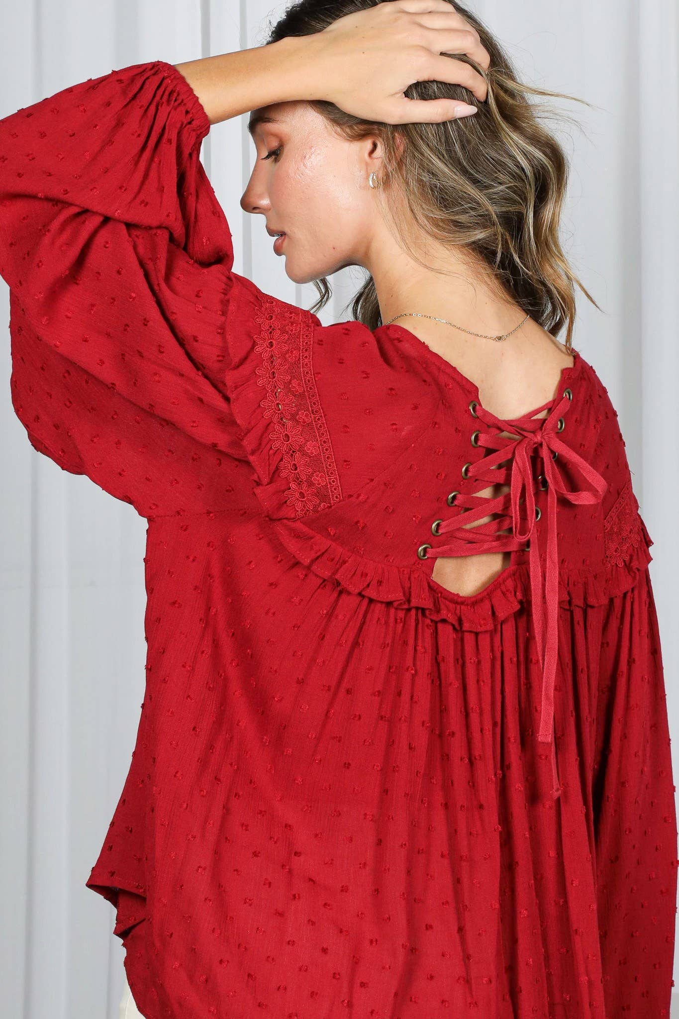 Vine & Love - Vendita all'ingrosso Camicetta - Donna - Camicetta con motivo a pois svizzeri con dettaglio posteriore con lacci VT314489