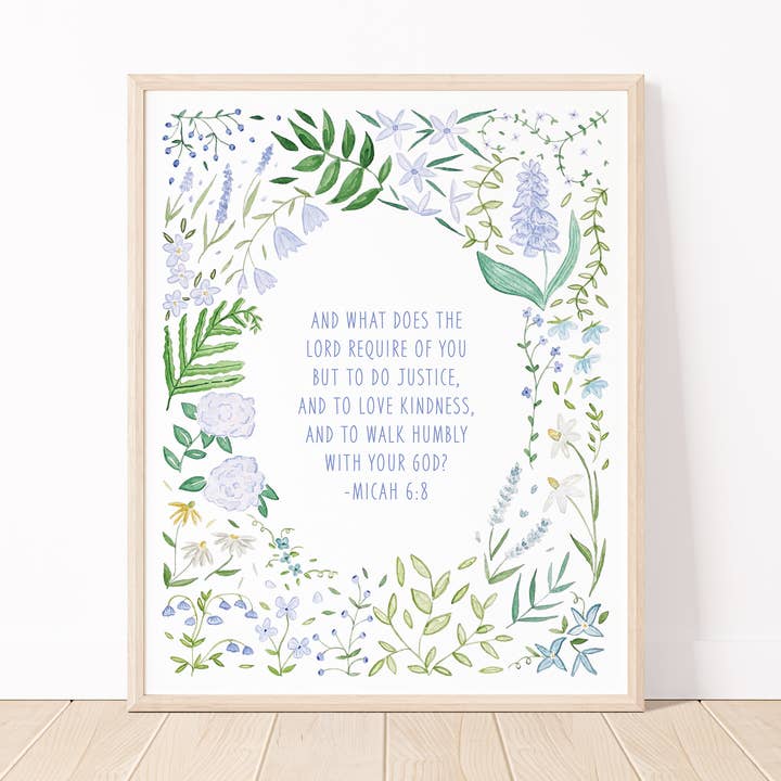 Impression d'art aquarelle sur le verset de la Bible à fleurs bleues de Michée 6:8 pour la vente par White Clover Paper Co.