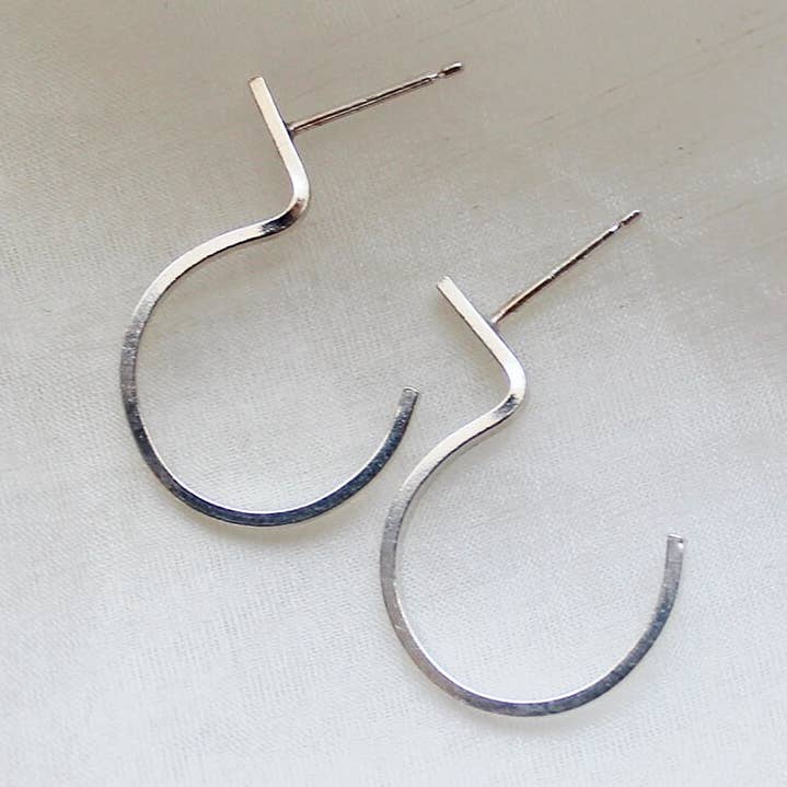 Orecchini a mezzaluna mini - Argento per la vendita all'ingrosso da parte di Nodo