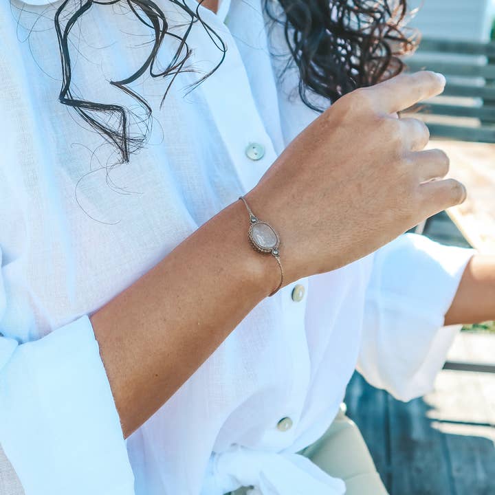 Bali Soul - Wholesale Charm/Dangle Bracelet - Clear Quartz Dainty Macrame Bracelet1