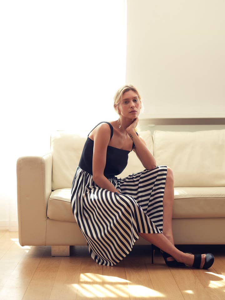 Silkekjole med stribet nederdel for engroshandel hos A MOI PARIS