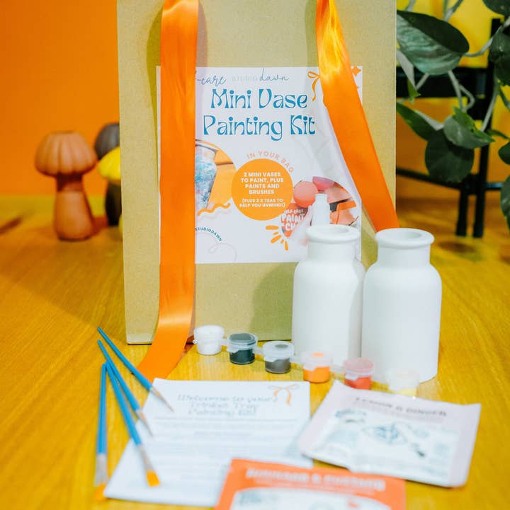 Studio Dawn - Wholesale DIY Craft Kit - Mini Vase Painting Kit