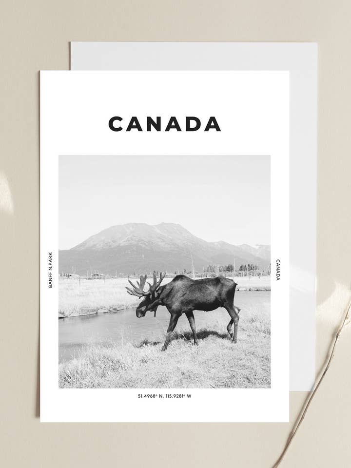 Impresión de Canadá «Primer alce en la luna» 1 para venta al por mayor de The Travel Edit