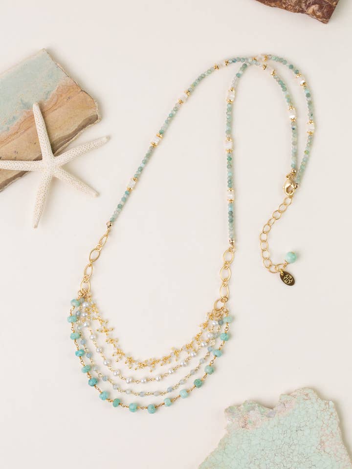 Collier multirangs en perles d'eau douce Serenity 24,5-26,5" et amazonite pour la vente par Anne Vaughan Designs Jewelry