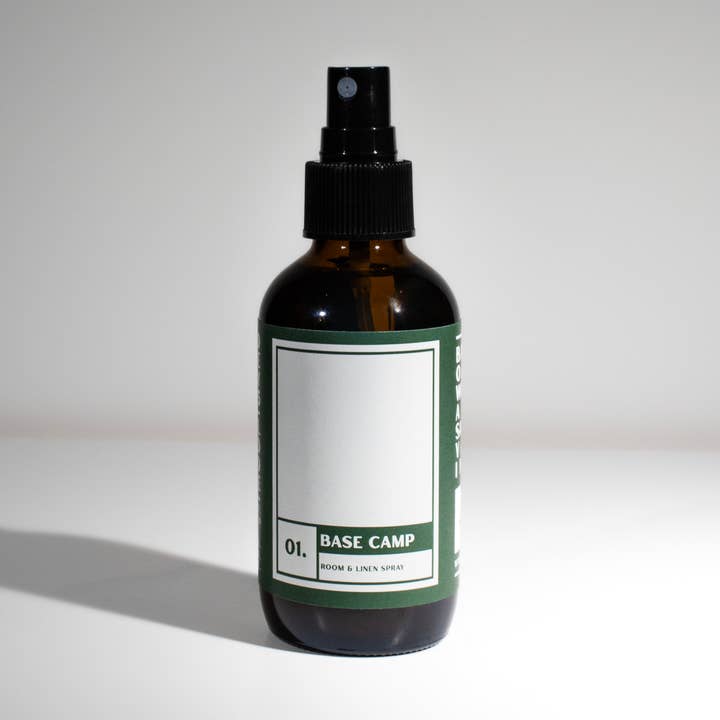 Base Camp Room + Linen Spray for engroshandel hos Redwood Candle Co.