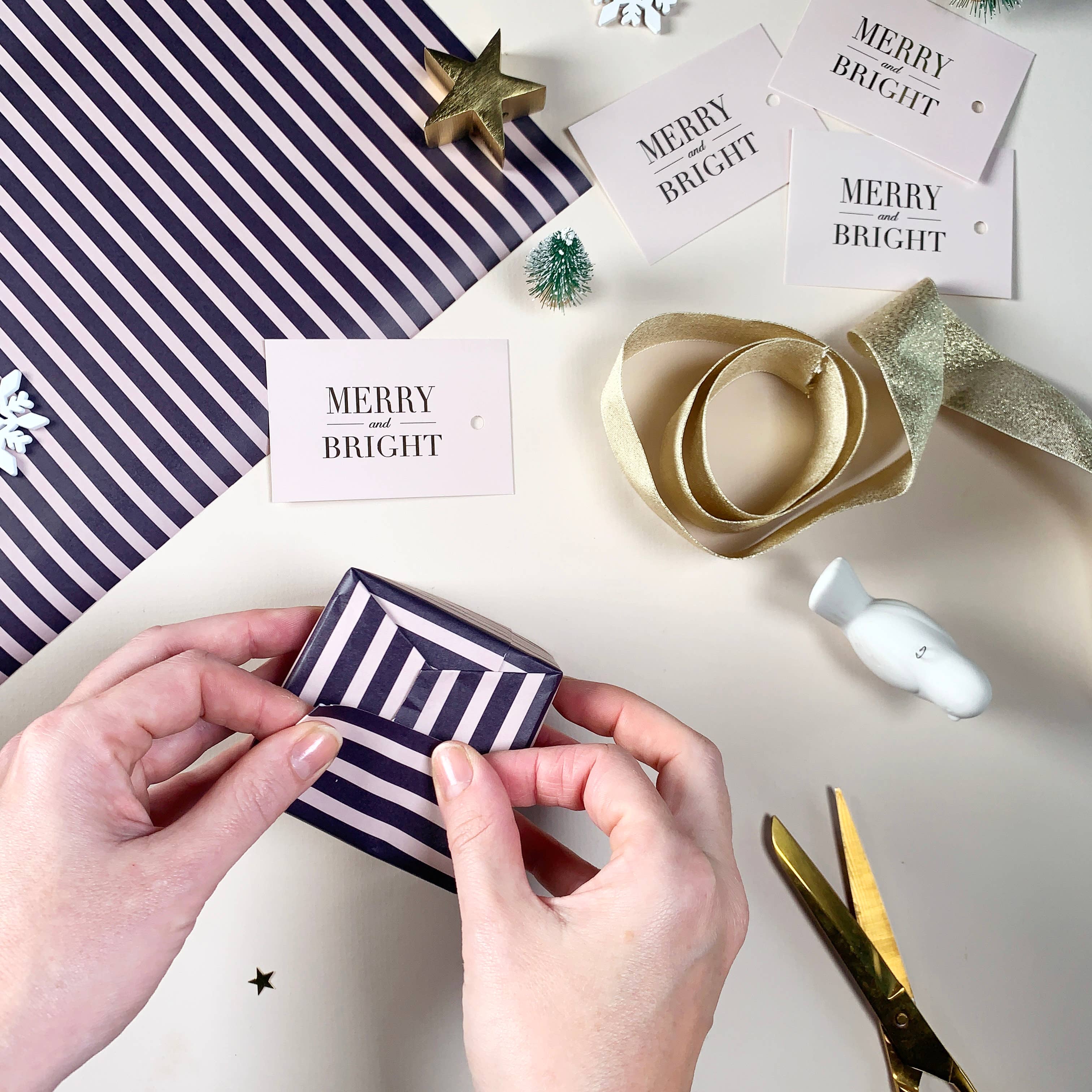 Pixel & Bloom – Großhandel Geschenkpapierrolle – Geschenkpapier - Perfekt gestreift2