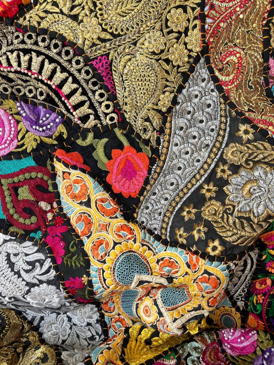 Bhawana Handicrafts - Wholesale Tapestry/Textile - Embroidered Table Runner Vintage Tapestry Boho Wall Hanging1