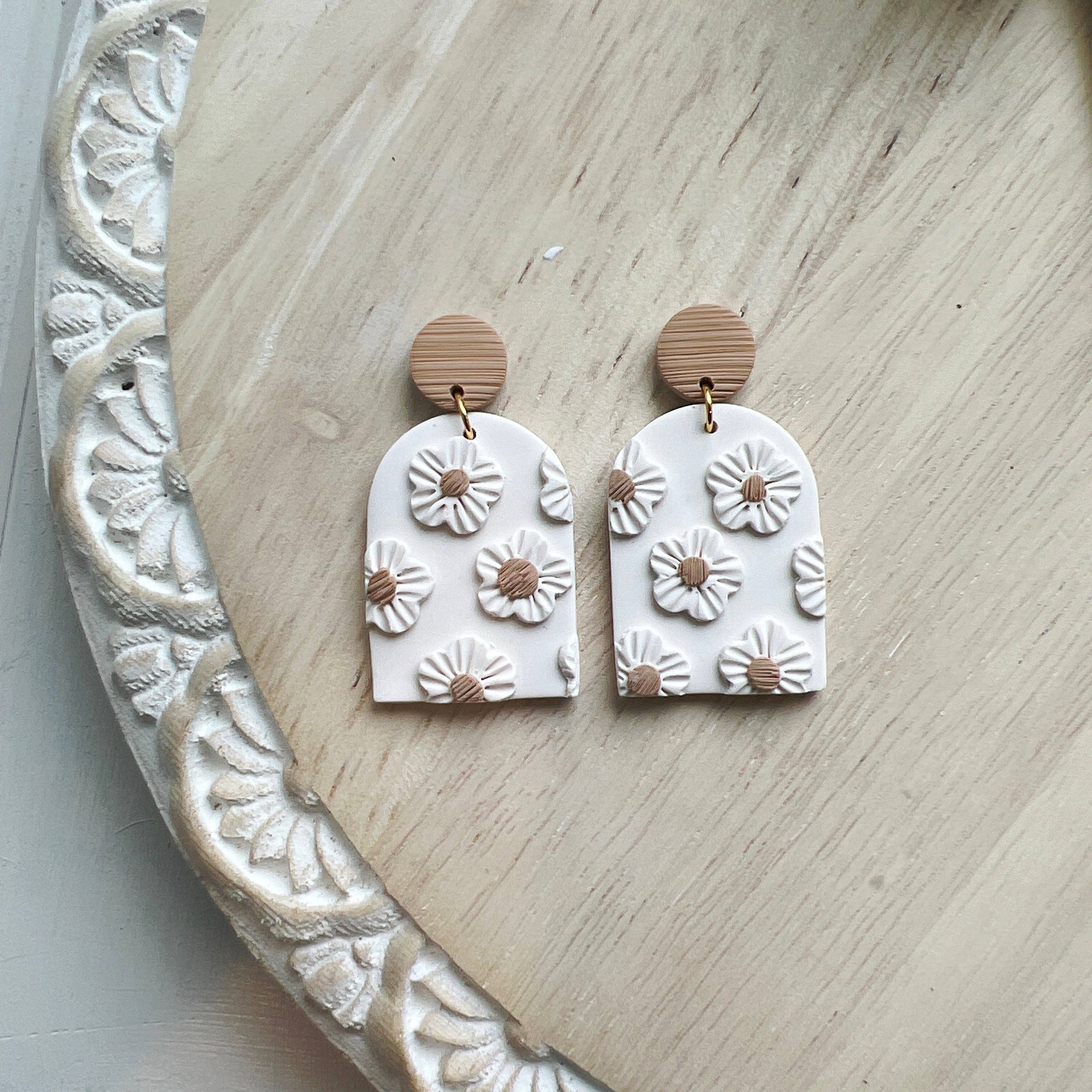 Courage & Calling - Wholesale Dangle Earrings - Emery Daisy Dangles