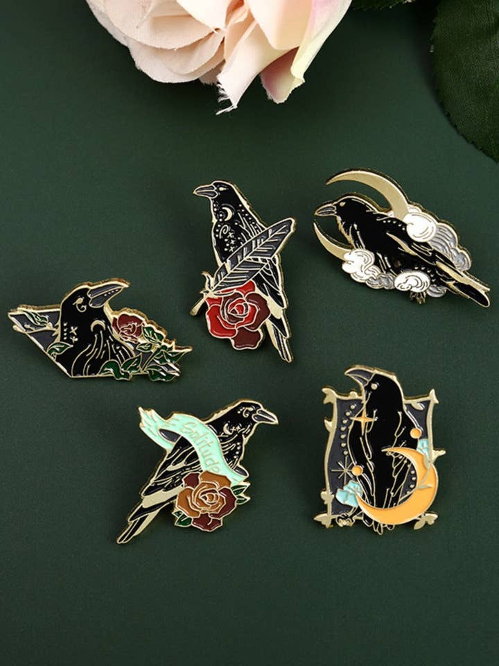 Alfiler metálico Raven Mystique para venta al por mayor de Magia Design