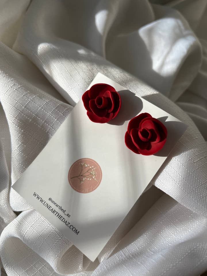 Tachas Rosa Vermelha por atacado de Unearthed by Kathryn Peña