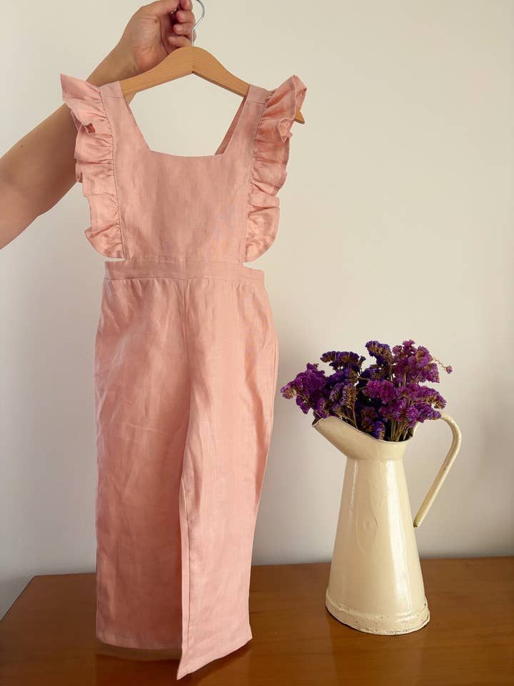 Tuta rosa in lino per la vendita all'ingrosso da parte di Maria Jasmim Baby & Child