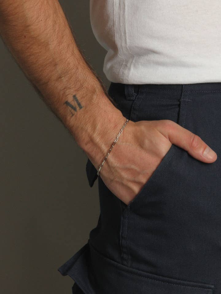 Le bracelet « 0 », en argent ou en or pour la vente par Sentient Jewelry