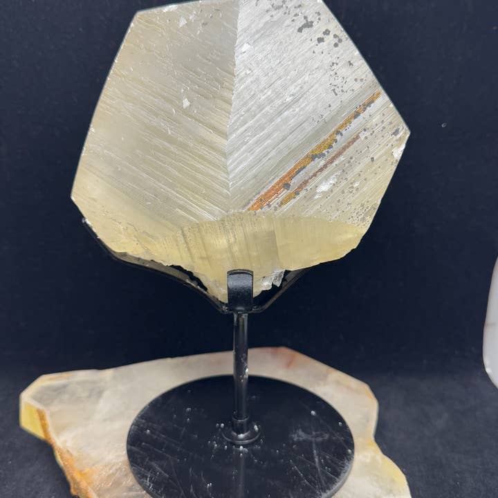 The 7 Directions - Wholesale Spiritual Stone/Crystal - UV reactive calcite free form w/ chalcopyrite F23E1